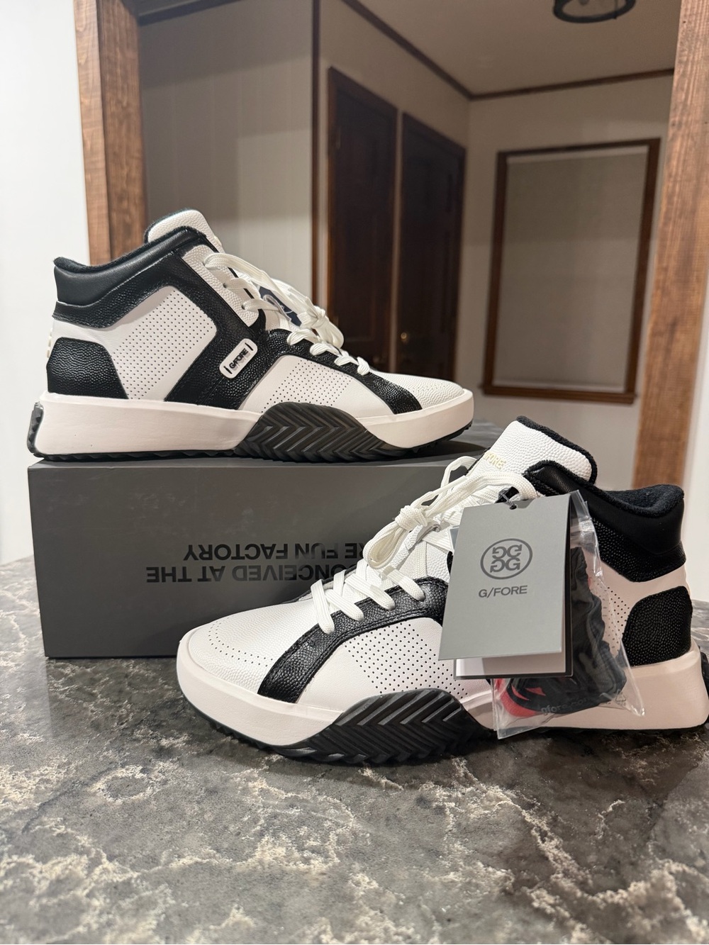 New G/FORE G.112 Leather Mid-Top Street Shoe: Onyx/Snow (Size 9)